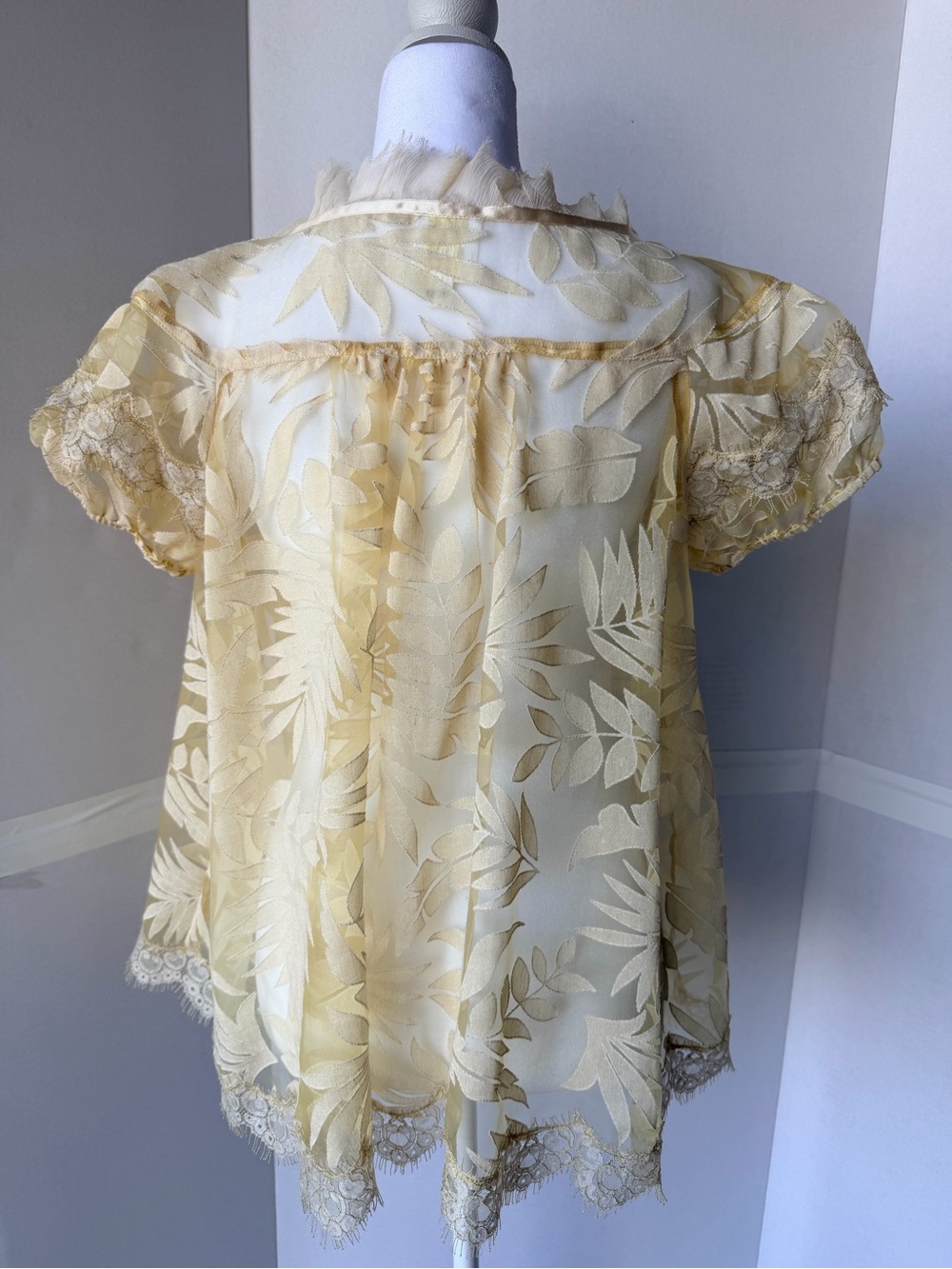 Anna Sui Sheer Lace-Trim Yellow Floral Short-Sleeve Blouse - Picture 4 of 8